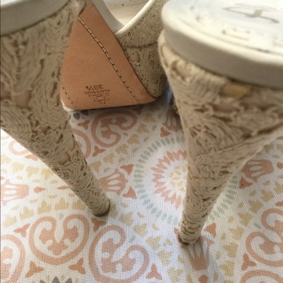 Alice & Olivia Embroidered Cream Color Platform